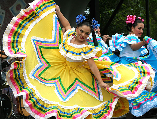 Cinco de Mayo dancers in Washington DC [Photo credit: dbking (originally posted to Flickr as IMG_5269), CC-BY-2.0 (http://creativecommons.org/licenses/by/2.0)], via Wikimedia Commons
